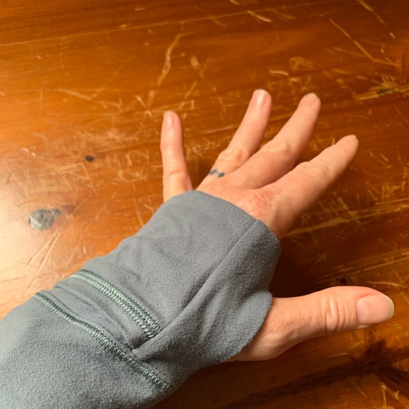 Lululemon 1/4 zip hoodie.Light gray/blue-ish color - Picture 4 of 6